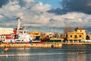 Remorqueur à quai