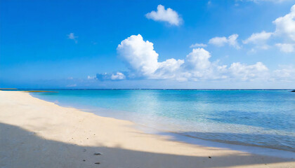 青空が広がる沖縄の海のイメージ。Image of the sea in Okinawa with a blue sky.