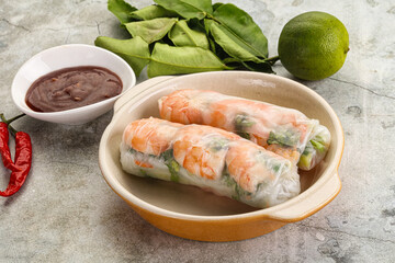 Vietnamese spring roll with prawn