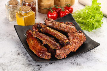 Roasted duck wings with sauce