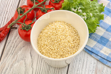 Raw sesame seeds in the bowl