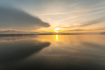 Obraz premium Sunset over the Liptovska Mara reservoir, Slovakia.