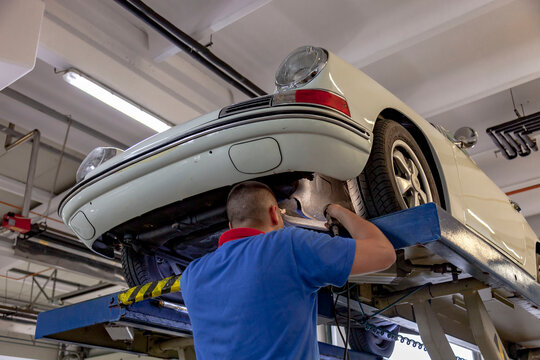 Vintage Porsche 912 olditmer on a inspection ramp