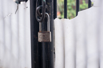 rusty house fence padlock. Old rusty Padlocks. Rusty door latch padlock