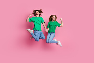 Full length photo of two teenagers girlfriend and boyfriend in relationships jump celebrating...