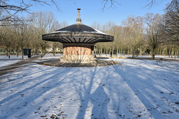 Pavillon au jardin du Luxembourg en hiver à Paris. France