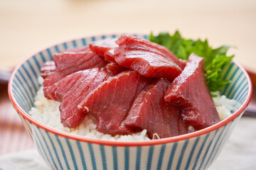 本まぐろの漬丼