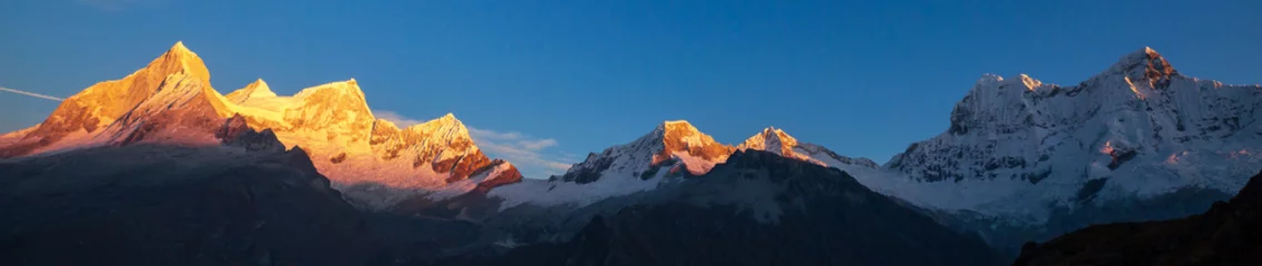 Zelfklevend Fotobehang Cordillera panorama © Galyna Andrushko