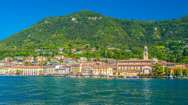 Italy, Lombardy, Salo, Town on shore of lake Garda in summer
