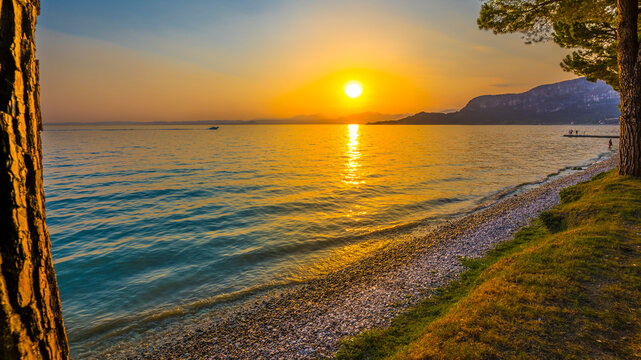 Italy, Veneto, Bardolino, Shore of lake Garda at sunset