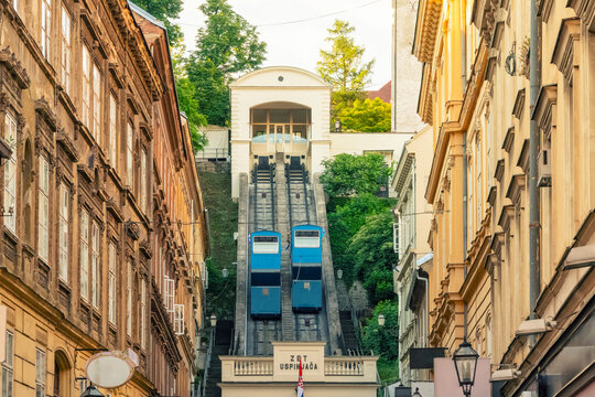 Fototapeta Croatia, Zagreb, City street with funicularrailwayin middle