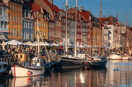 Colourful buildings and tall masted boats on the waterfront at Nyhavn, Nyhavn Canal, Nyhavn, Copenhagen, Denmark