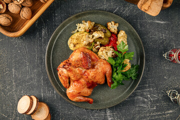 Portion of gherkin chicken with baked vegetables