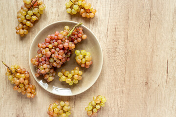 Obraz na płótnie Canvas Grapes harvest. Bunches of fresh grapes pattern, food background