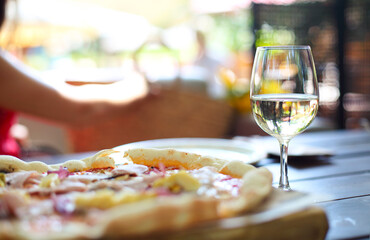 Obraz na płótnie Canvas Pizza and white wine in outdoor restaurant.