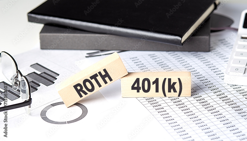 Aufkleber roth 401k - text on a wooden block with chart and notebook