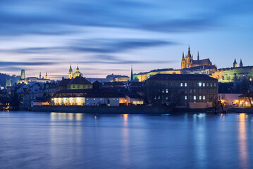 Fototapeta na wymiar Cityscape evening view of Prague castle and Vltava river in Czech republic