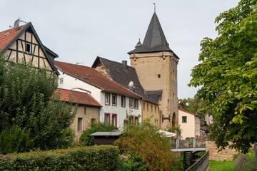 Fototapeta na wymiar Untertor und Stadtmauer in Meisenheim an der Glan