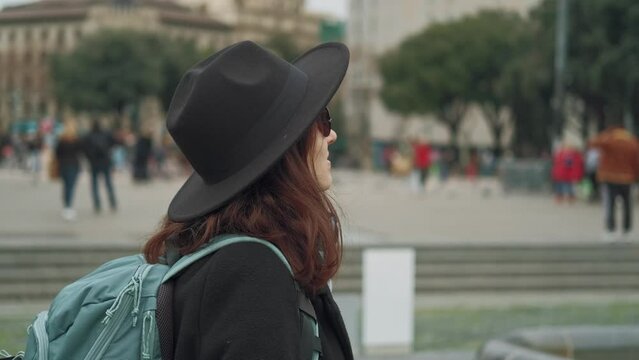 Footage of young woman enjoying vacation time in citybreak in Barcelona.