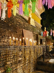 Tempel zu Loy Krathong Yi Peng Latern Festival Chiang Mai Thailand 