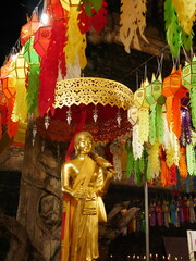 Tempel zu Loy Krathong Yi Peng Latern Festival Chiang Mai Thailand, wat lok mo li