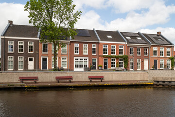 Fototapeta na wymiar Modern houses along the quay in the Dutch town of Steenwijk in Overijssel.