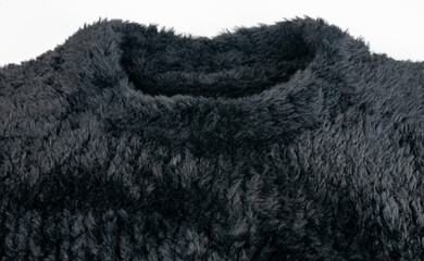 schwarzer Grobstrick Pullover aus plüsch Kunstfell zur Hintergrund Nutzung 
