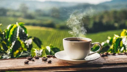 Fotobehang delicioso café quente em base de madeira na plantação e grãos de café, agricultura © coffeee