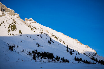Paysage au Col des Aravis en Savoie - 715886877