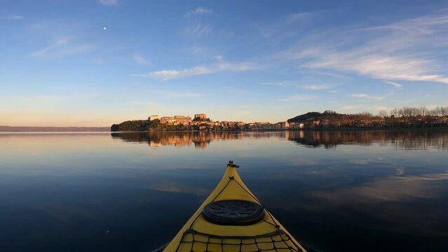 Capodimonte in kayak, lago di Bolsena