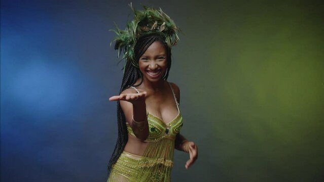 Brazilian woman in green carnival clothes, come on, inviting