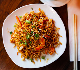 Noodles with prawns and teriyaki sause, nobody