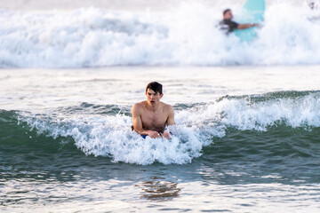 Fototapeta premium boogie boarding in hawaii 