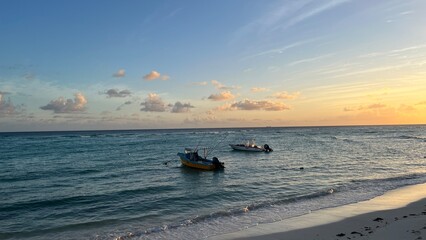 Fototapeta premium boat on the beach