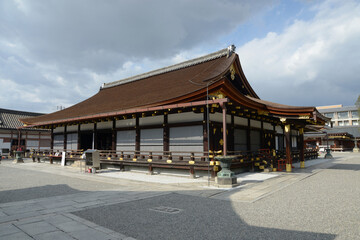 Fototapeta premium 秋の東寺 御影堂 京都市南区