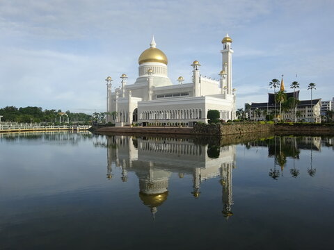 スルタン・オマール・アリ・サイフディン・モスク　ブルネイ　Masjid Omar 'Ali Saifuddien, Brunei