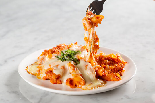 Cheesy pasta pull