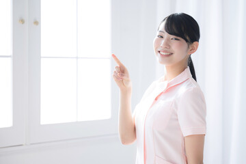 白衣を着た女性 アジア系（日本人）の看護師のイメージ...