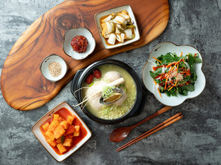 Fototapeta na wymiar samgyetang, chicken soup with ginseng 