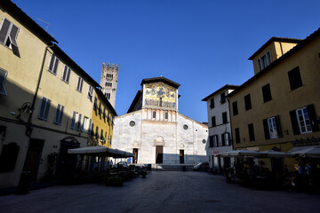 Fototapeta na wymiar Around the center of the splendid cities of Pisa and Lucca