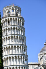 Around the center of the splendid cities of Pisa and Lucca