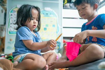 Obraz na płótnie Canvas Toddler girl play car toy with boy in cozy room