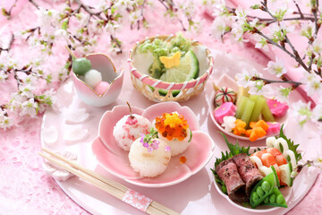 Obraz na płótnie Canvas てまり寿司のお花見弁当