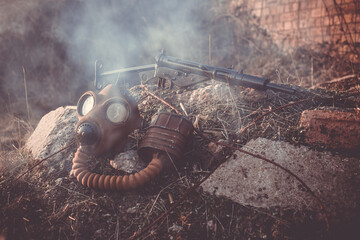 gas mask and sten gun  - obrazy, fototapety, plakaty