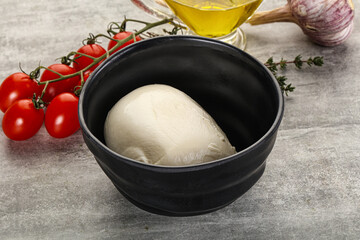 Round Mozzarella young cheese ball