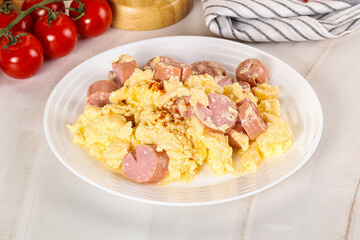 Healthly breakfast with scamble and sausages