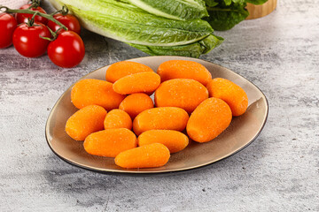 Small baby mini organic carrot