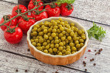 Canned sweet green peas conserve