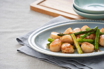 ホタテとアスパラのバター焼き