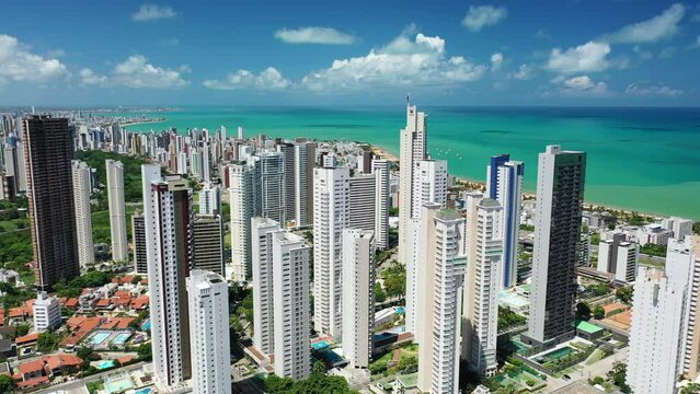 Cidade de Jo&atilde;o Pessoa vista de cima com drone 4K - Bairro Altiplano - Paraiba - Nordeste - Brasil